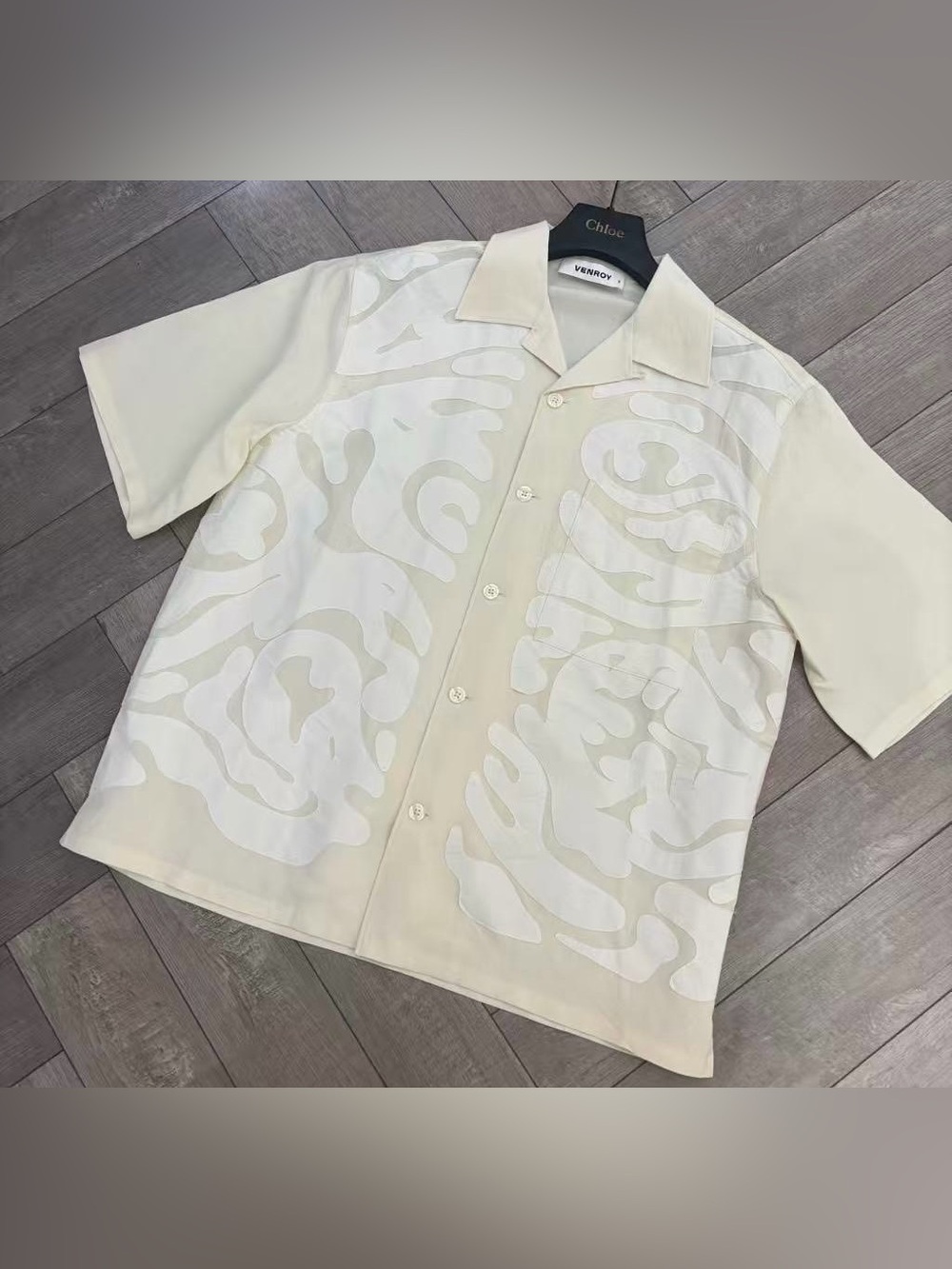 NWT* Venroy Oversized Applique Short Sleeve Shirt - Picture 5 of 8